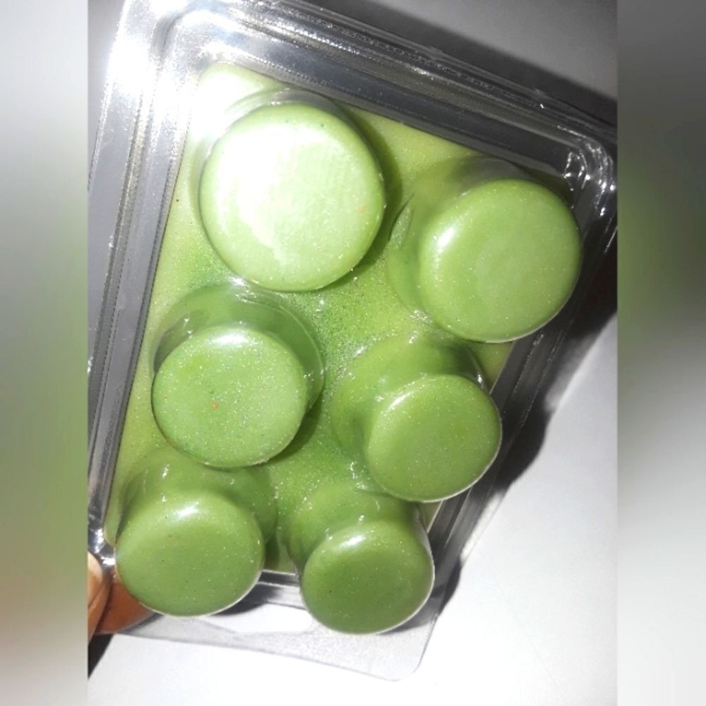 Hand Crafted Spring green waxmelt rounds